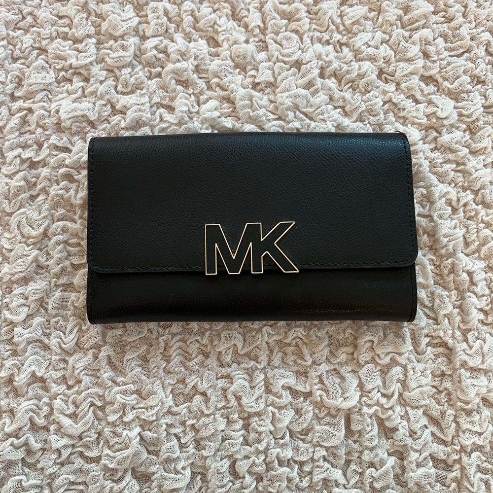Michael Kors MK Florence Large billfold leather clutch.
